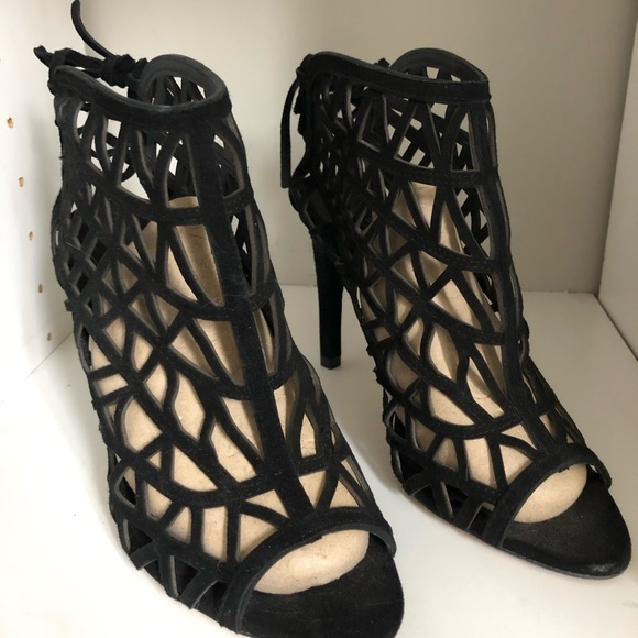 ⭐️2 for $40 Zara Basic laser cut bootie - Picture 2 of 7